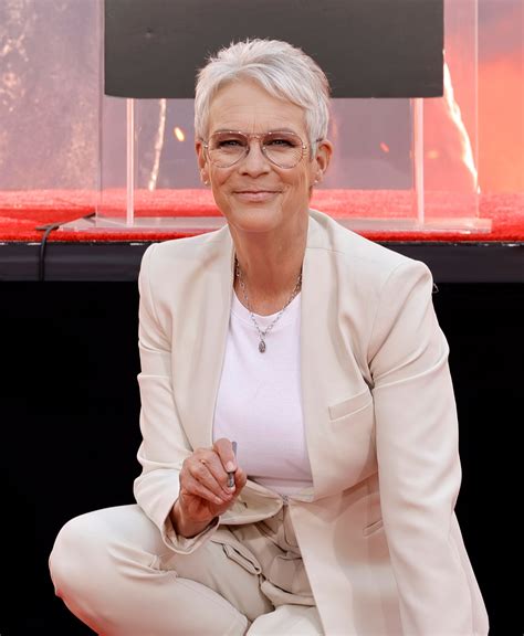 jamie lee curtis hot|Jamie Lee Curtis, 63, Poses Nude and in a Bathing Suit in NYT。